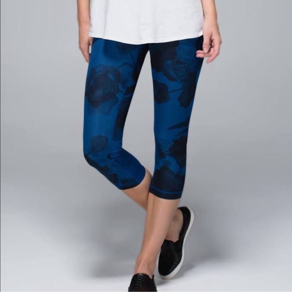 Lululemon Wunder Under Crop Blue/Black Floral Pant 2